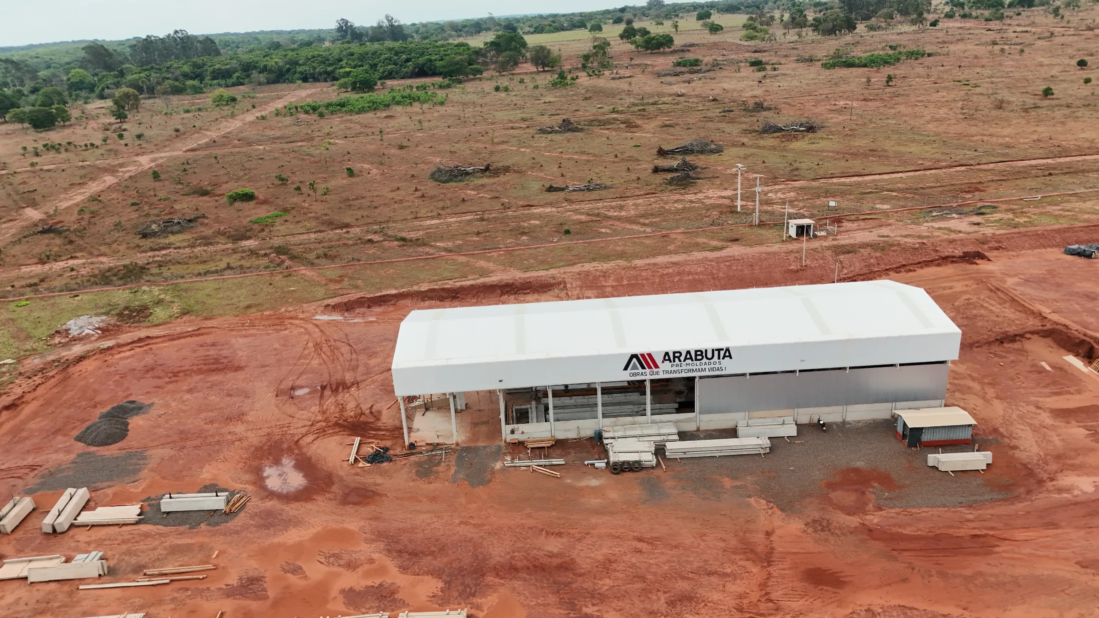 Pátio e carregamento de peças pré-moldadas na unidade de Jaraguari, no Mato Grosso do Sul
